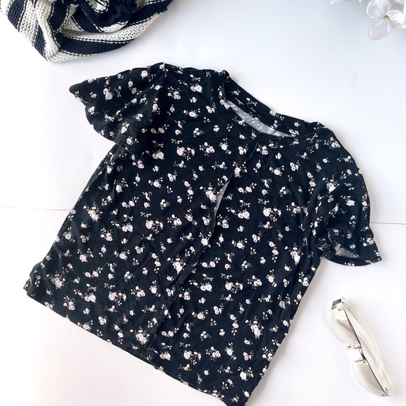 3/$20 Art Class Black Floral Crop Top - Picture 3 of 5